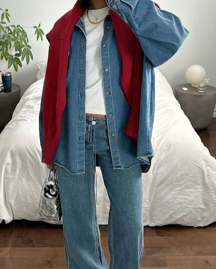 Wer ganz genau hinschaut, entdeckt an Influencer Chloe Mihailovich einen Bolo Belt.