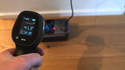 Ik gebruik de infraroodsensor om de temperatuur tijdens het opladen te meten: die blijft laag.