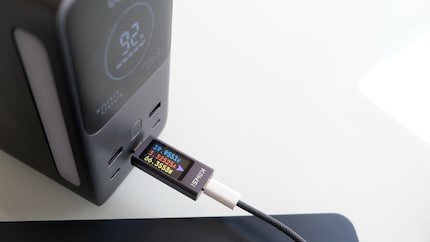 Het opladen van mijn MacBook Air veroorzaakt weinig stress voor de UGreen powerbank.