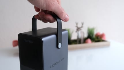 De Nexode weegt ruim 1,6 kilo - de draagbeugel is navenant stevig.
