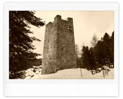 J’ai ajouté un effet sépia à cette image de ruines de château.