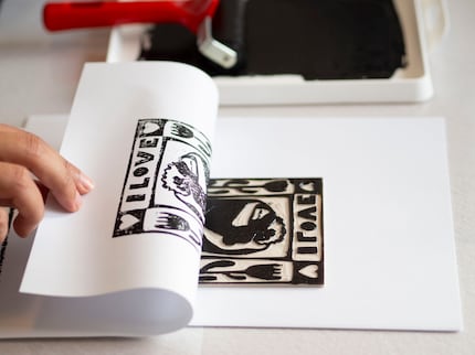 Place the paper on top then peel it off and marvel at the result. 