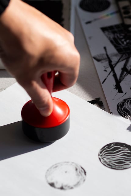 The set includes two round SoftCut plates for stamping. 