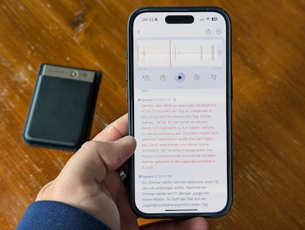 Ik kan naar het audiobestand luisteren en direct volgen wat de app heeft getranscribeerd.