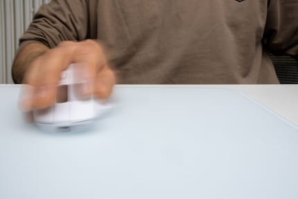 La M6 4K glisse aussi bien qu’une souris de jeu.
