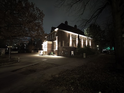 The night mode delivers the worst results with the ultra-wide-angle camera.