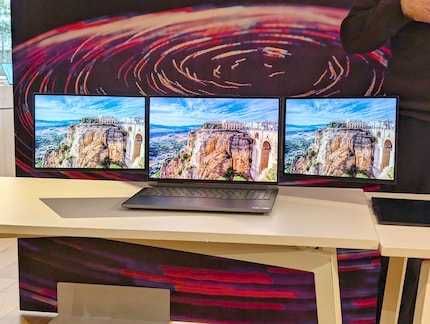 Statt eines Screens kannst du gleich drei Stück für Multitasking nutzen.