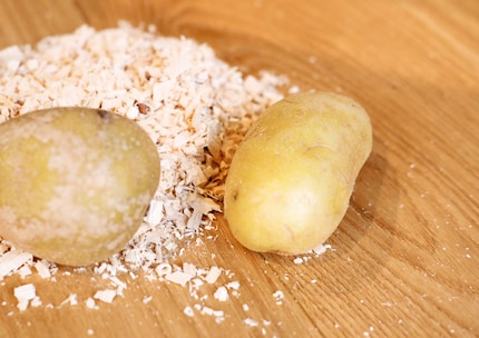 Kartoffeln werden bei der Herstellung von Briket als Bindemittel verwendet