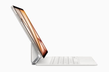 Le nouveau Magic Keyboard pour l'iPad Air a un trackpad plus grand et des touches de fonction.