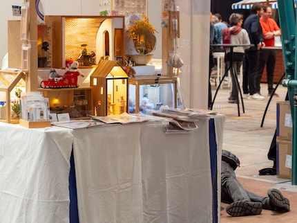 Lilliput Land creates hidden worlds. To enjoy them, you sometimes have to take a little break on the floor.