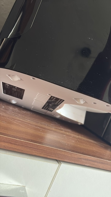 Thanks to the wheels at the bottom, the appliance can be easily moved.