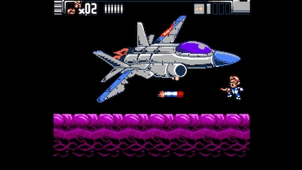 De nombreux éléments, comme ici l’avion de chasse de « Top Gun », sont des références à des jeux testés par le Nerd.