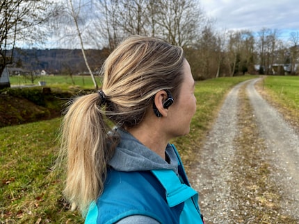 Strands of hair that need to be tamed don’t get along so well with the FreeArc headphones.