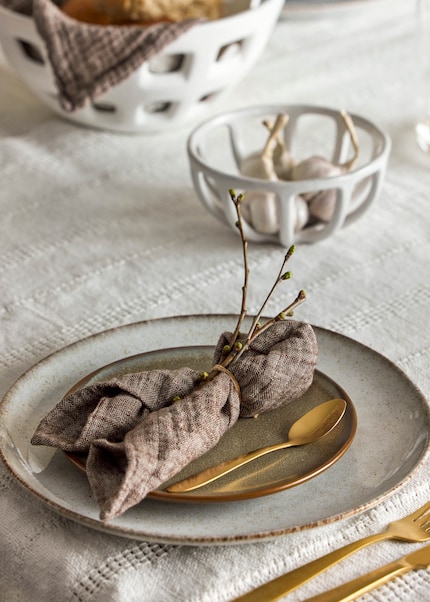 Easter bunny but different: the Easter napkin complements any table setting.