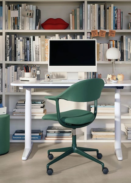 The seat moves independently of the backrest and adapts to the way you sit.