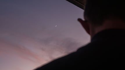 Begin maart was niet alleen de maan maar ook Venus halvemaanvormig aan de hemel te zien.