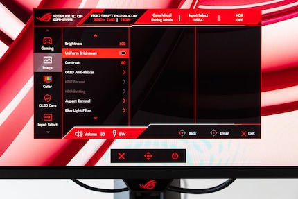 De optie «Uniforme helderheid» is een belangrijk voordeel van alle OLED's van Asus. Als je deze uitschakelt, neemt de maximale helderheid in de meeste situaties toe. Dit is handig in lichte kamers.