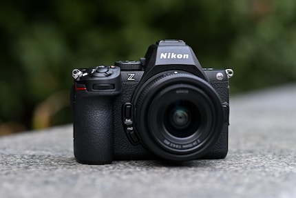 Die Nikon Z5II misst 134 × 100,5 × 72 mm und wiegt 700 Gramm.