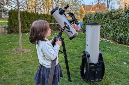 Ma fille peut aussi transporter sans problème le petit Celestron.
