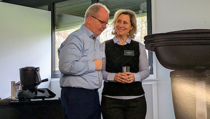 Dr Stefan Hilgers legt uit wat de nieuwe Thermomix zo bijzonder maakt. Onder andere het deksel.