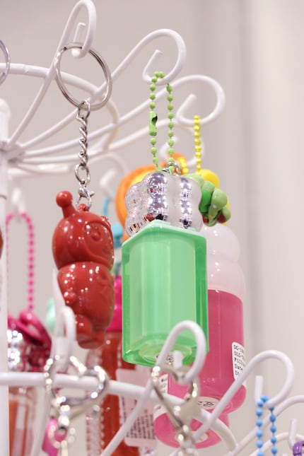Sleutelhanger en lipgloss in één. Exposant: Diefei Cosmetics