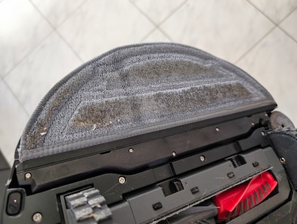 Voici à quoi ressemble le plateau de lavage avant qu'il ne soit nettoyé dans la station de base.