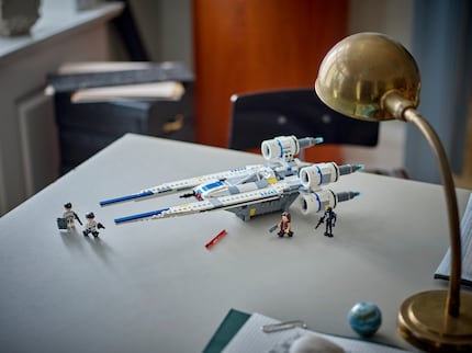 A l'occasion du lancement de la deuxième saison d'Andor, le U-Wing prend son envol avec des minifigurines exclusives - prêt pour sa prochaine mission sur votre bureau.