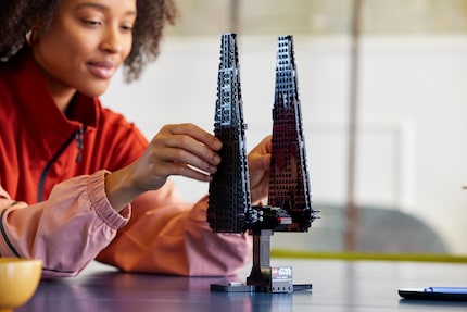 Le côté obscur mis en scène avec style : La navette emblématique fait également une figure imposante en tant que modèle d'affichage.