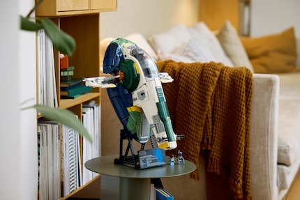 Près de 3000 pièces de nostalgie : le set UCS ramène le Firespray de Jango Fett en taille épique - avec des minifigs exclusifs.