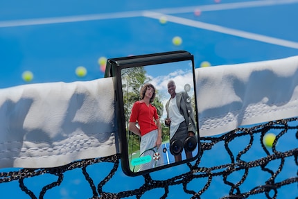 Met zijn scharnier kan de opvouwbare smartphone op verschillende manieren worden opgezet.