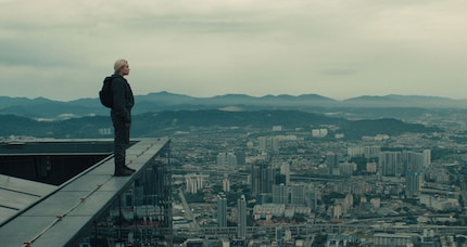 Yelena Belova (Florence Pugh) est au bord du gouffre dans tous les sens du terme.