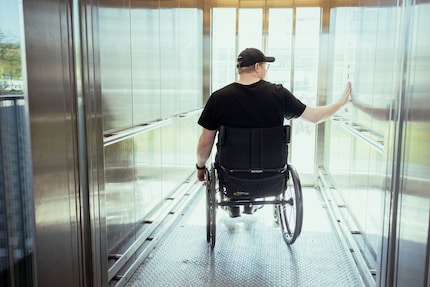Drie liften later: eindelijk ruimte. Niet heroïsch - gewoon noodzakelijk.