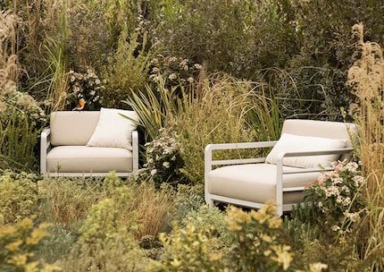 At 18 kg, the lounge chair has a solid weight that feels high-quality but it’s still flexible enough to be moved.