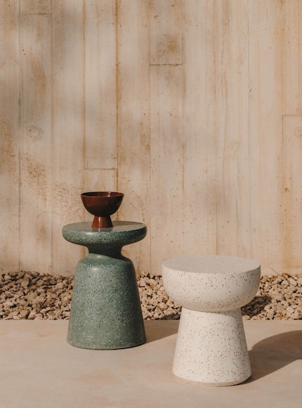 Der glasierte Terrazzo-Tisch ist perfekt, um das ganze Jahr über einen Hauch von Farbe zu verleihen.