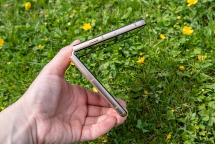 Het scharnier is robuust onder elke hoek en wiebelt niet.