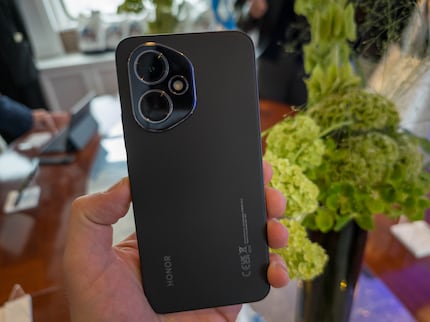 The software functions are identical on the Honor 400 (pictured) and Honor 400 Pro.