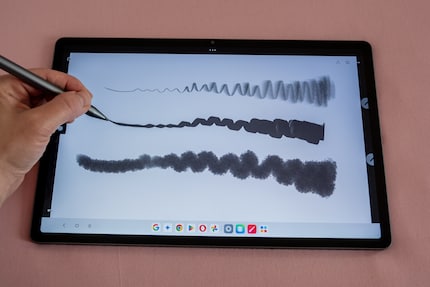 Dankzij de drukherkenning kan ik heel goed tekenen en schrijven met de Lenovo Tab Pen Plus.