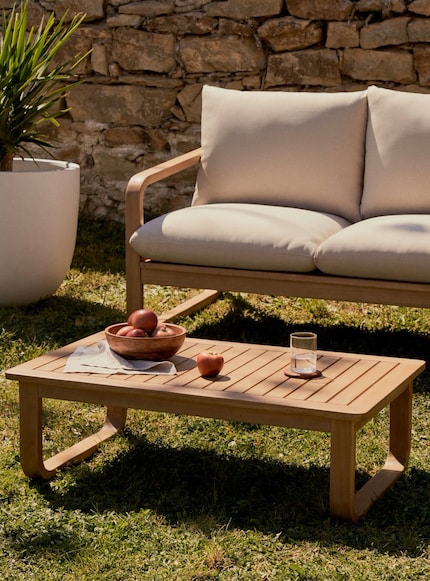 The natural look brings a warm, inviting atmosphere to your outdoor area.