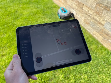 Op de eerste grensrit navigeer ik met de iPad door de Sileno Free. Ik laat hem zijn toekomstige werkplek zien.