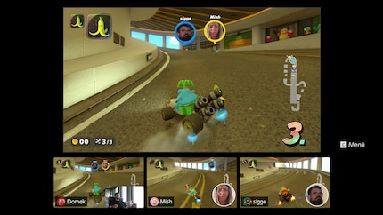 De gezichten van Michelle en Simon zijn over hun coureurs heen gelegd. Hieronder zie je de chatinterface van de game - Nintendo's nieuwe chat-app op de Switch 2.