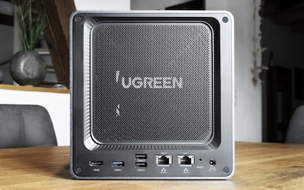 The dust filter’s attached magnetically. The Ugreen NAS blows air from the back to the front.