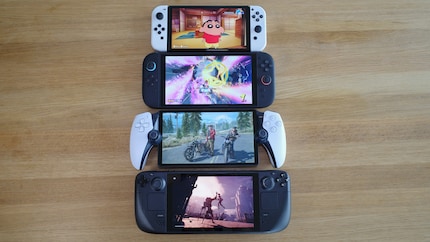 Handhelds in groottevergelijking. Van boven naar beneden: Switch OLED, Switch 2, Playstation Portal, Steam Deck.