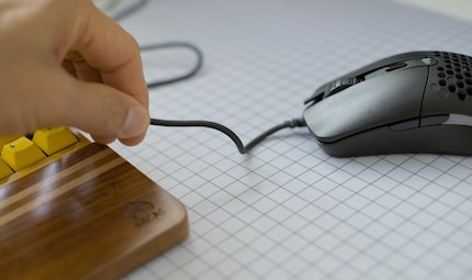 The cable is far too stiff.
