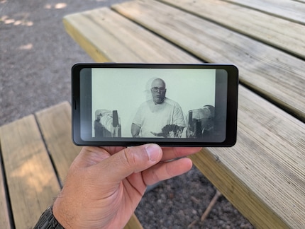 Hier zie je de ghosting tijdens het afspelen van video: het vorige beeld is nog zichtbaar.