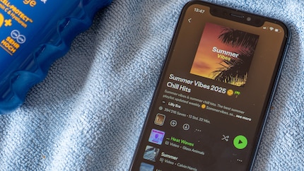 Constante afleiding door de smartphone: Een paar seconden zijn al te veel met kinderen in het zwembad.