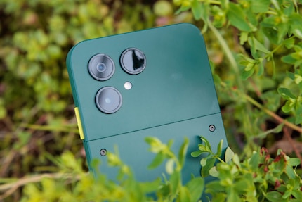De derde lens heeft alleen een sensor en geen camera.
