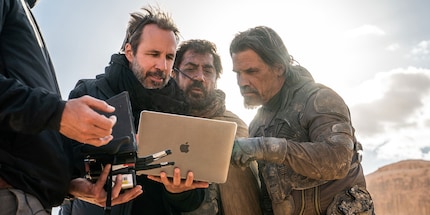 Denis Villeneuve, de man met de laptop, regisseert de nieuwe James Bond film.