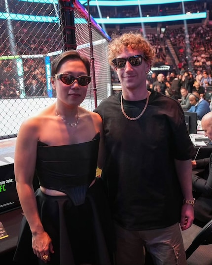 Mark Zuckerberg met zijn vrouw Priscilla Chan tijdens een UFC-evenement.