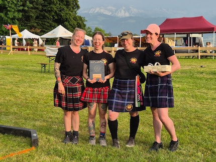 Volledig uitgeput, maar gelukkig: ons damesteam bij de Highland Games.