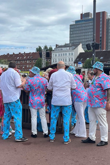Zwischen Flamingo-Hemden und …